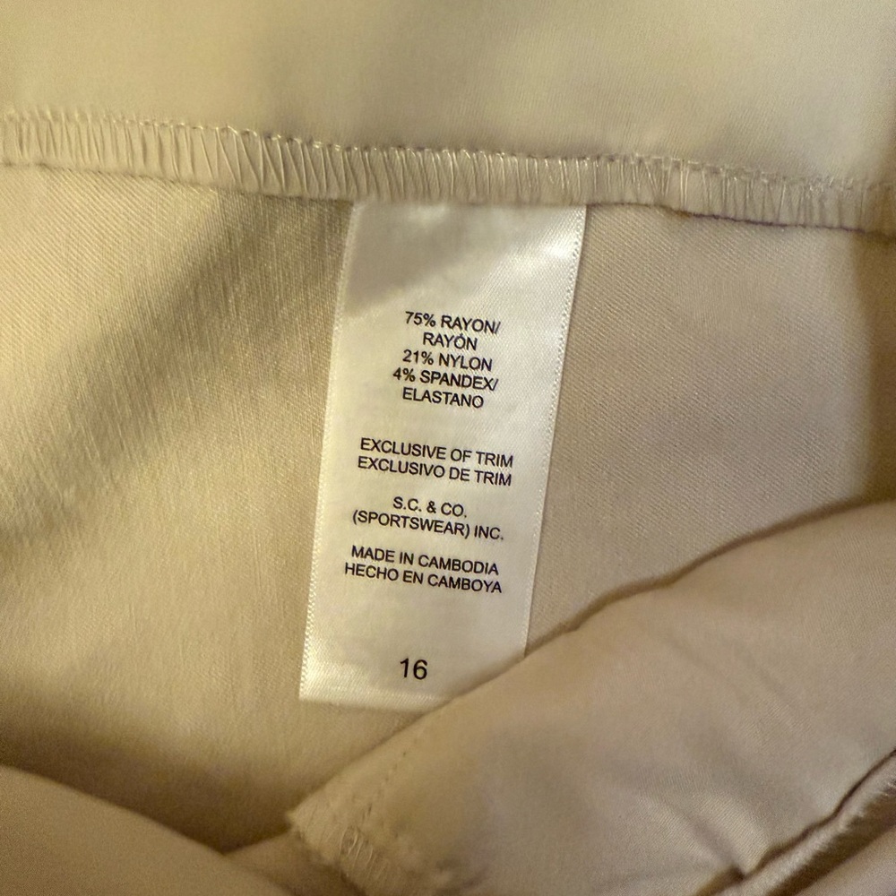 Women's Cream Capris - Picture 8 of 9